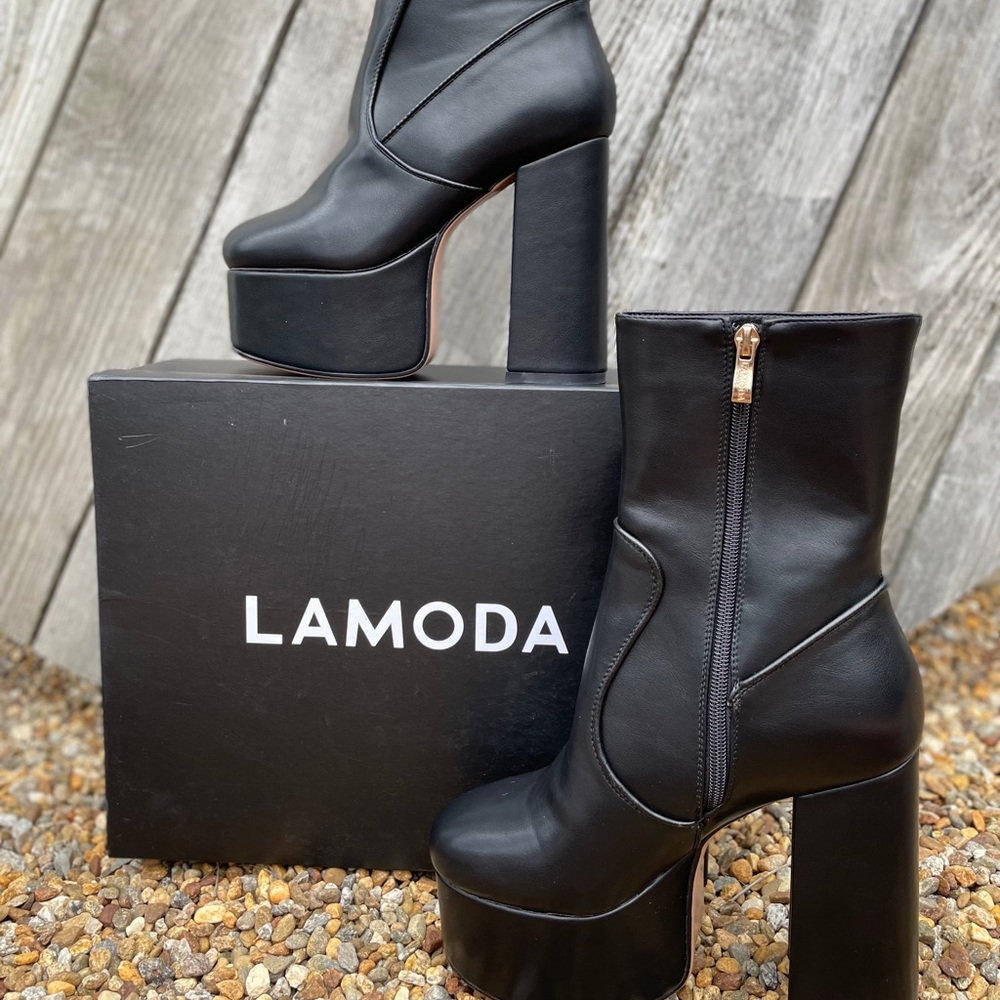 LaModa GOGO booties